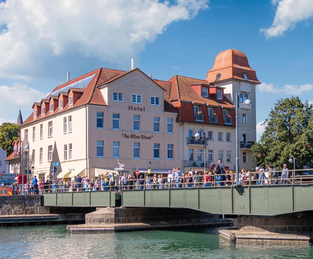 Hotel Am Alten Strom Rostock Exterior photo